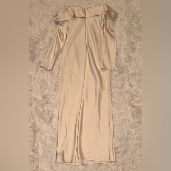 NEW Significant Other Nadia Off the Shoulder Long Sleeve Satin Maxi Dress sz 4 - Picture 6 of 7